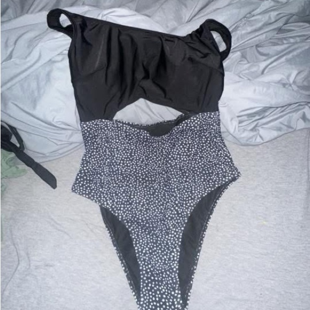SHEIN Black and White Dotted One Piece Swimsuit